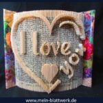 Kostenlose Vorlage zum Buchfalten "I love you" mit Herz.