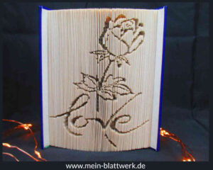 Read more about the article Motiv „Rose und love“ – kostenlose Buchfalten-Vorlage