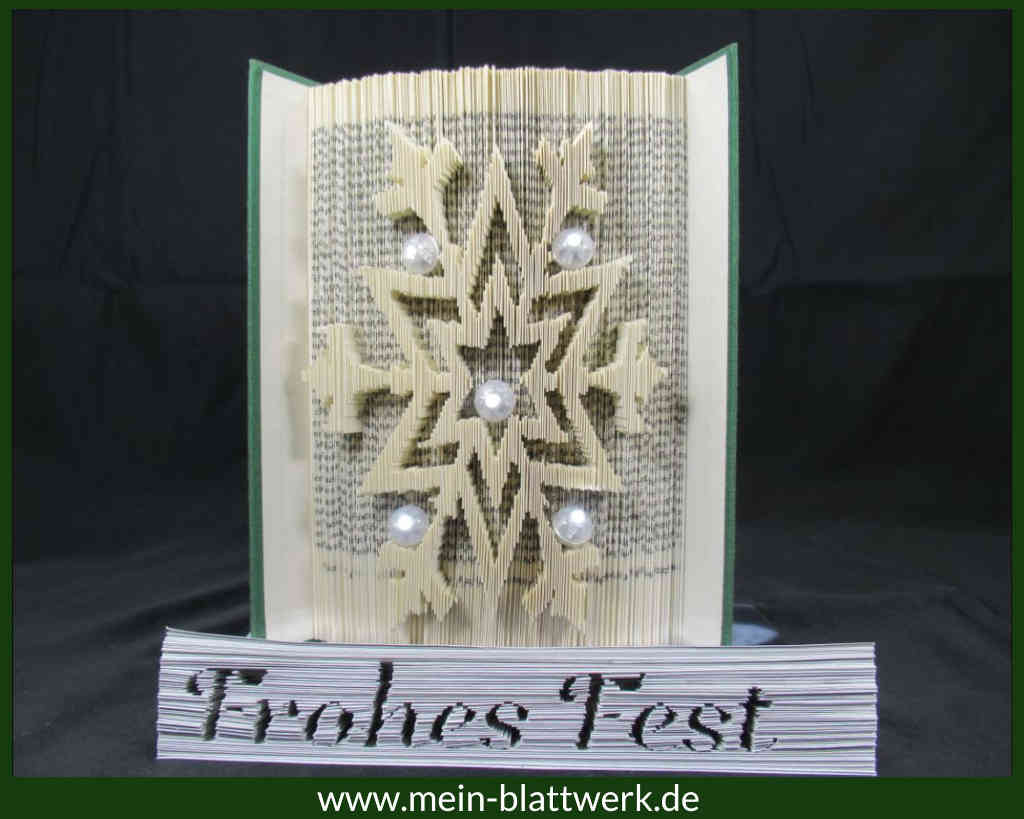 Dekoration zu Weihnachten. Vorlage Schneeflocke in ein Buch falten.