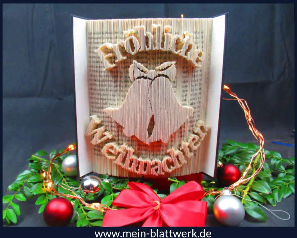 Weihnachtsdekoration aus einem Buch basteln – kostenlose Vorlage