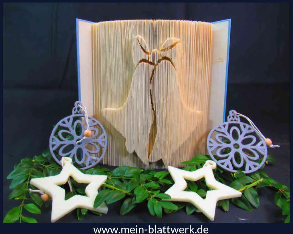 Buchkunst zu Weihnachten. Vorlage Weihnachtsglocken.