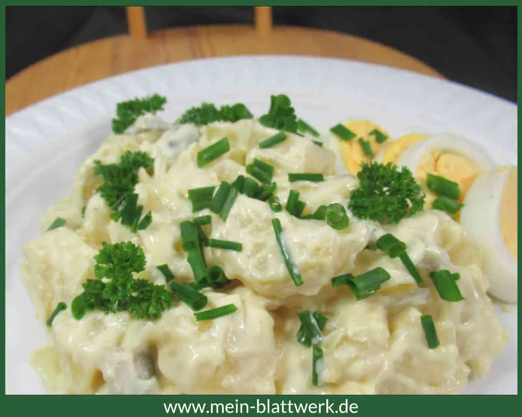 Omas Kartoffelsalat mit Schnittlauch und Ei