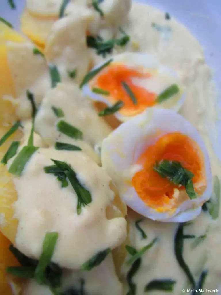 Eier mit Senfsoße und Kartoffeln