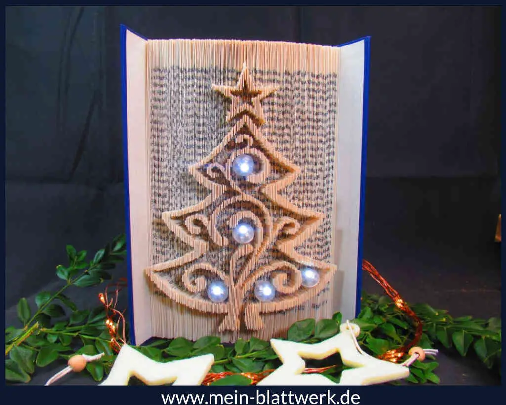 Kostenlose Buchfalten-Vorlge zu Weihnachten. Motiv "Tannenbaum mit Stern" zum Ausdrucken.