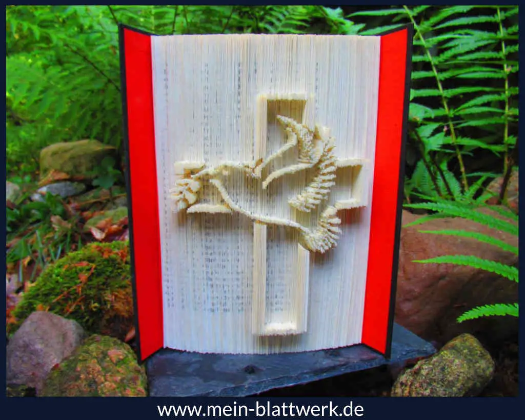 Kostenlose Buchfalten-Vorlage „Kreuz und Taube“: Geschenk basteln – Taufe, Konfirmation, Kommunion
