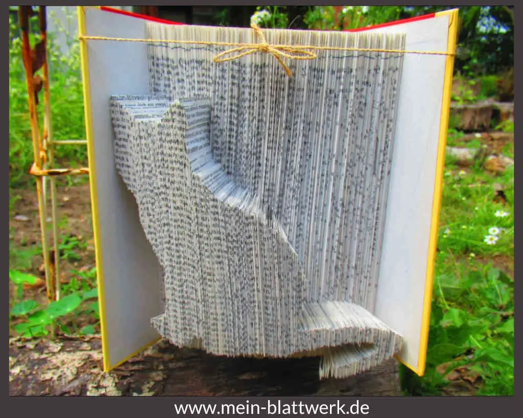 Buchfaltkunst: Kostenlose Buchfalten-Vorlage für das Motiv "Katze"