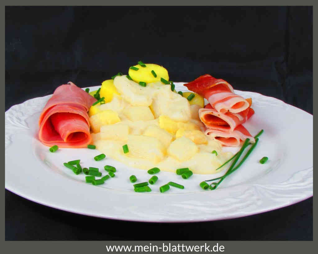 Spargel in weißer Soße mit Kartoffeln und Schinken. Norddeutsches Rezept von Oma für ein feines Spargelgemüse ganz klassisch